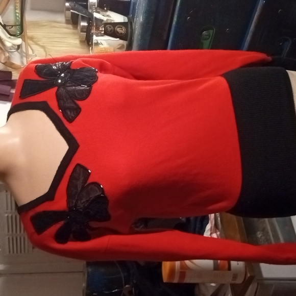 Pierre Cardin red sweater with beaded decorations. - Picture 1 of 5